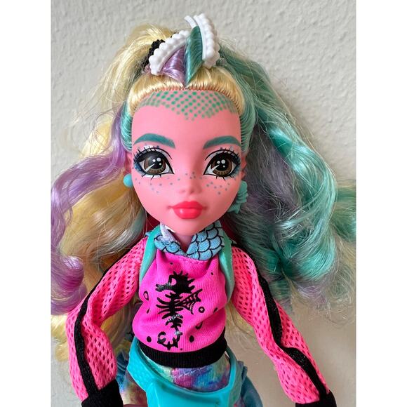 Monster High Lagoona Blue Doll Colorful Streaked Hair Pet Accessory 2021 - Picture 4 of 7